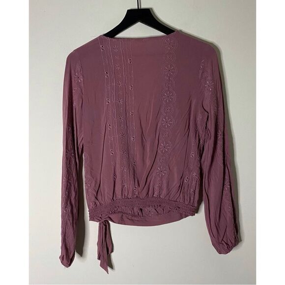 Aeropostale Mauve Pink Eyelet Surplice Top Size M - Picture 2 of 9